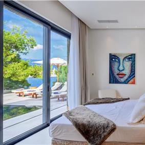 4 Bedroom Villa with Pool, Sumartin, sleeps 8